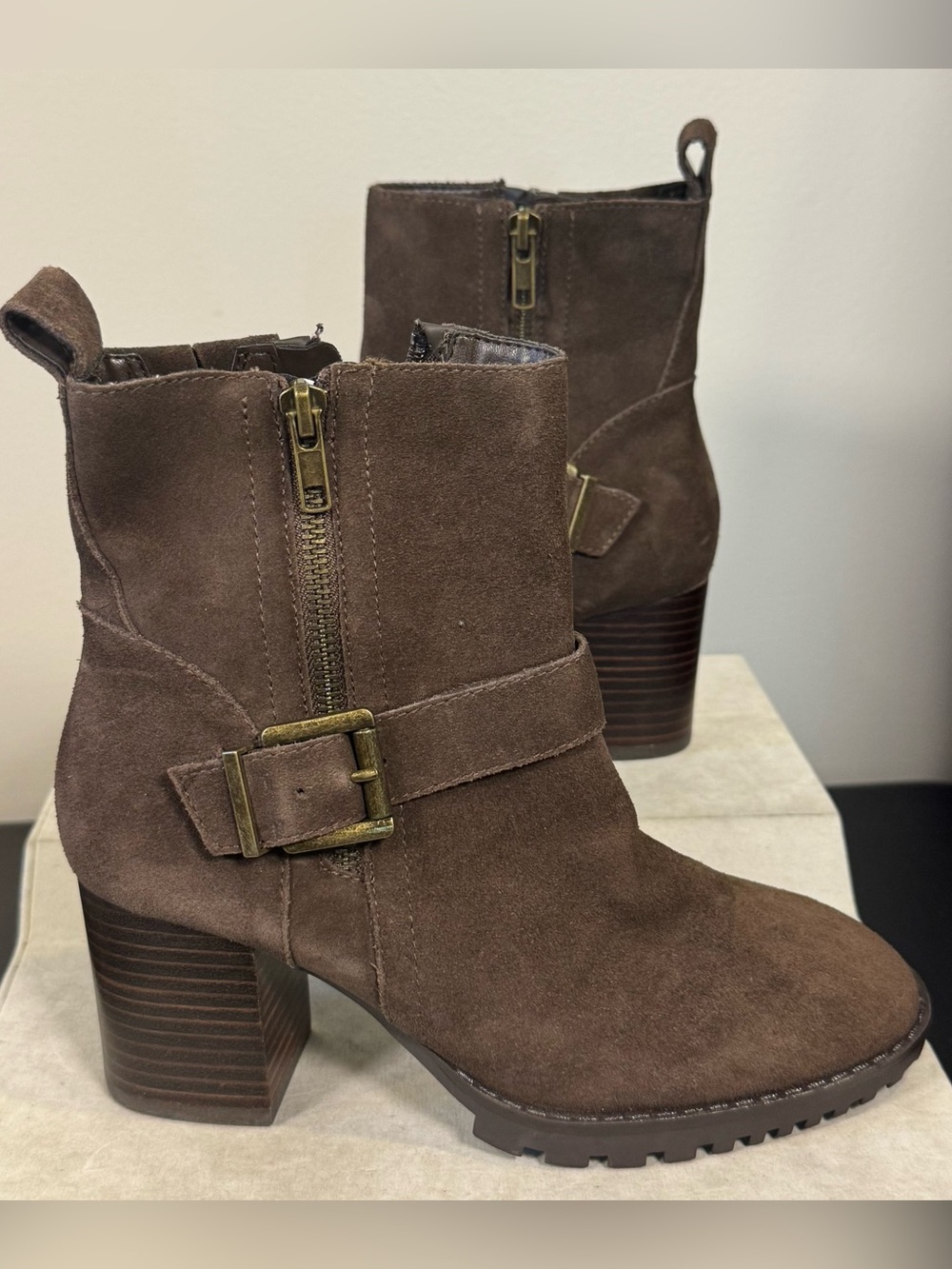 Blondo Brown Suede Buckle Block-Heel Booties, size 6, NWOT